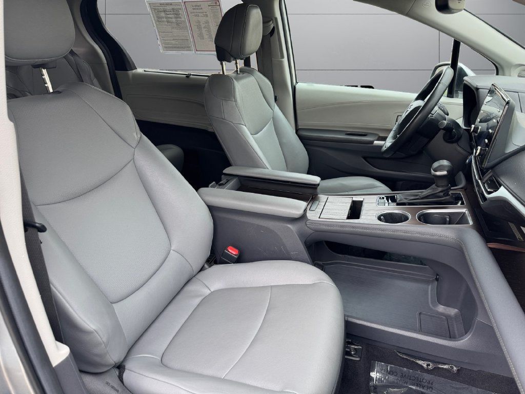 Used 2024 Toyota Sienna XLE w/ XLE Plus Package AWD/4WD image 17