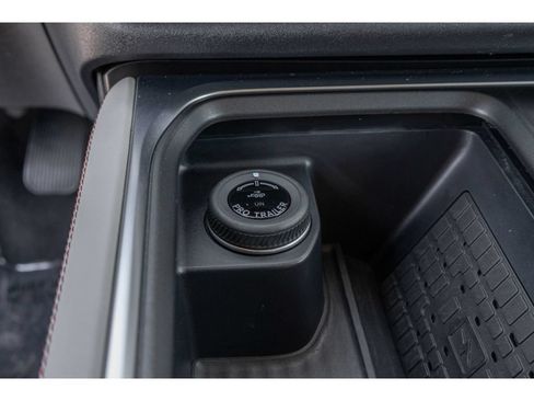 Used 2025 Ford Expedition Active AWD/4WD image 31
