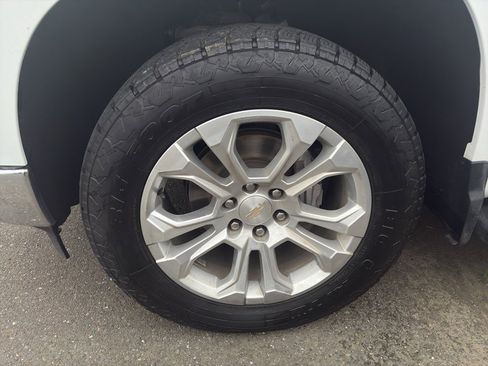 Used 2023 Chevrolet Silverado 1500 LTZ image 2