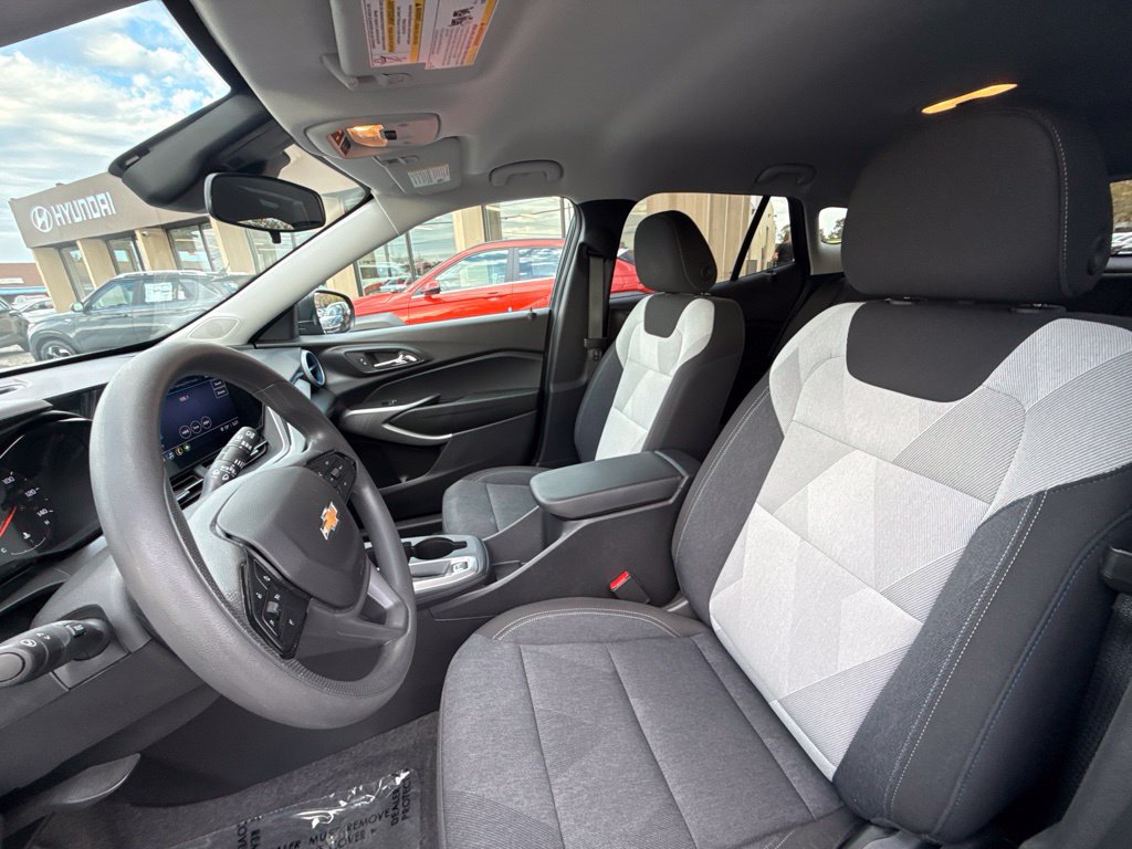 Used 2024 Chevrolet Trax LS FWD image 10