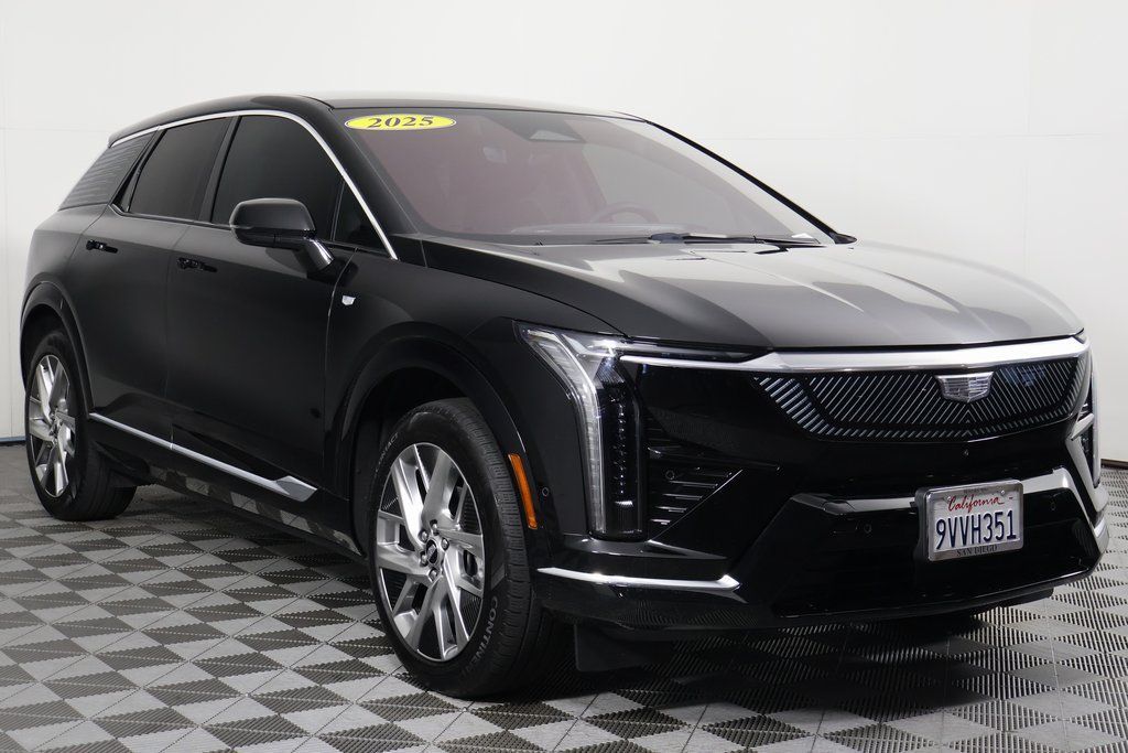 Used 2025 Cadillac Optiq Luxury 1 AWD/4WD image 3