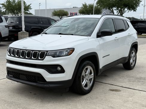 Used 2024 Jeep Compass Latitude AWD/4WD image 9