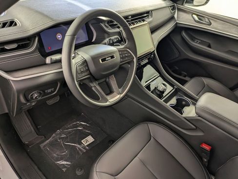 New 2025 Jeep Grand Cherokee Limited w/ Black Appearance Package RWD image 15