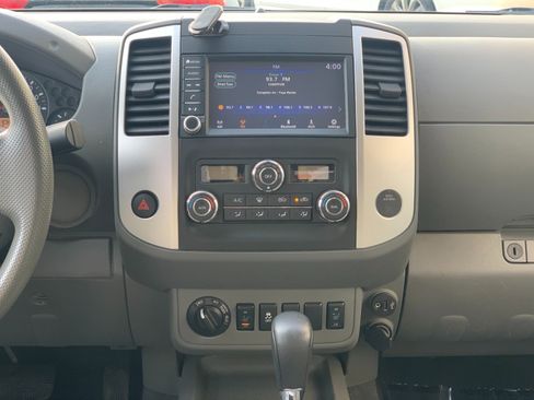 Used 2021 Nissan Frontier SV w/ Midnight Edition Floor Mats AWD/4WD image 25