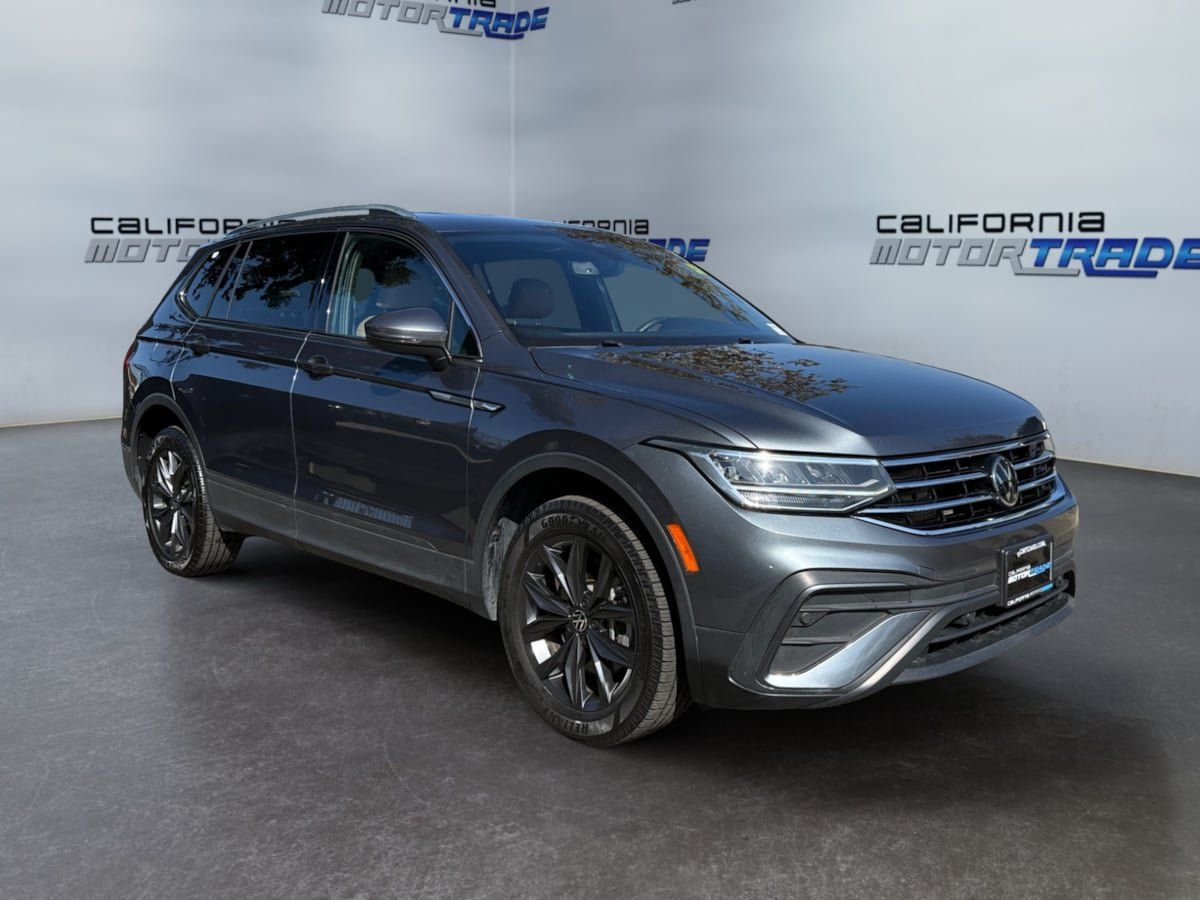 Used 2022 Volkswagen Tiguan SE FWD image 3