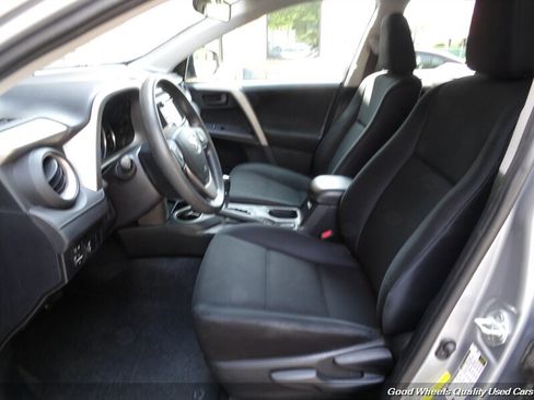 Used 2016 Toyota RAV4 LE FWD image 13