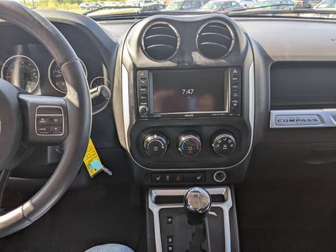 Used 2014 Jeep Compass Latitude AWD/4WD image 19
