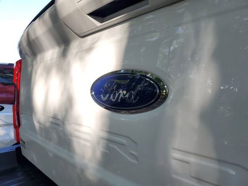 Used 2023 Ford F250 Lariat w/ Lariat Ultimate Package AWD/4WD image 6