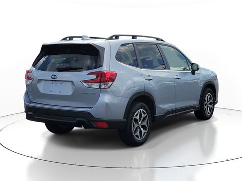 Certified 2023 Subaru Forester Premium AWD/4WD image 6
