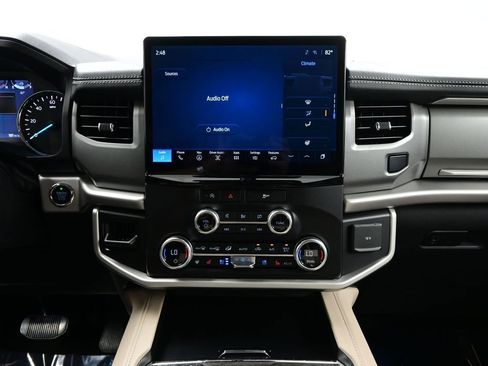 Used 2024 Ford Expedition XLT RWD image 18