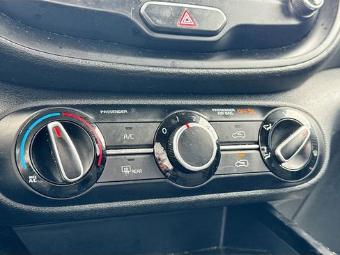 Certified 2020 Kia Soul LX FWD image 13