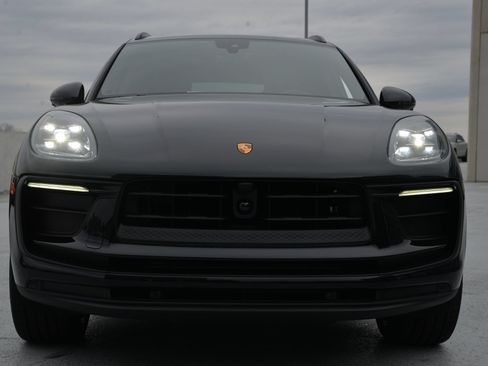 Certified 2026 Porsche Macan AWD/4WD image 10