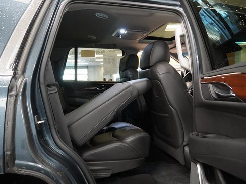 Used 2019 Cadillac Escalade Luxury w/ LPO, Radiant Package image 26