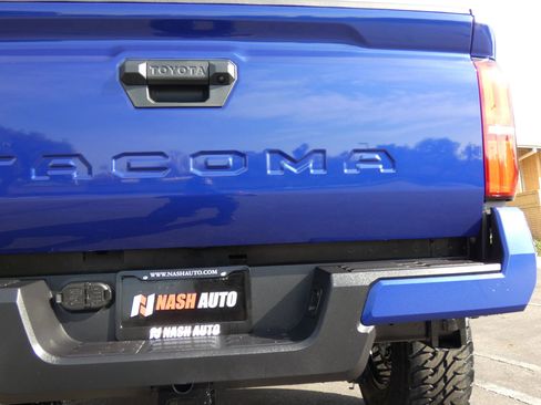 Used 2025 Toyota Tacoma SR5 image 9