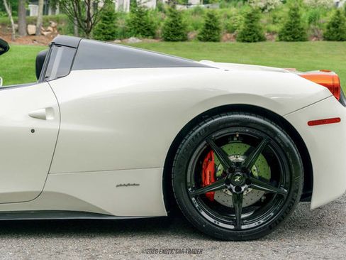 Used 2015 Ferrari 458 Spider RWD image 5