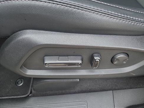 Used 2025 Honda Pilot EX-L image 19