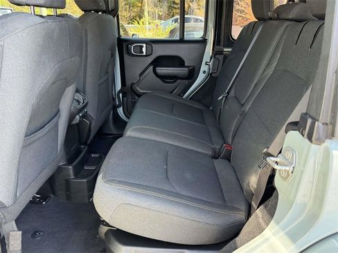 Used 2024 Jeep Wrangler Unlimited image 17