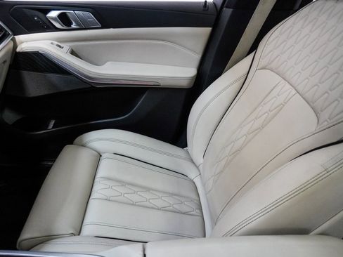 Used 2022 BMW X7 M50i w/ Dynamic Handling Package image 51