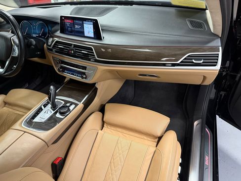 Used 2019 BMW 750i xDrive w/ Executive Package image 37