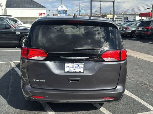 Used 2023 Chrysler Voyager LX image 4