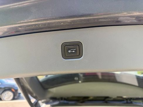 Used 2021 Chevrolet Blazer LT FWD image 3