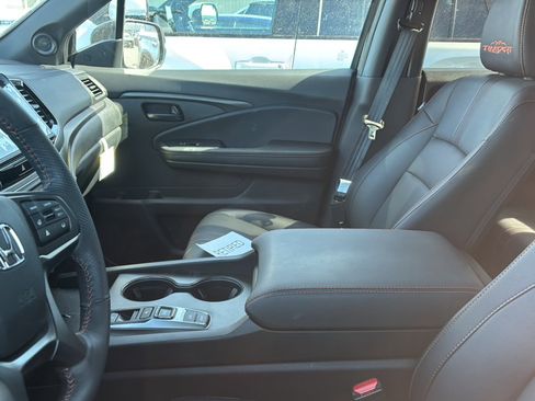 Used 2025 Honda Ridgeline TrailSport image 2