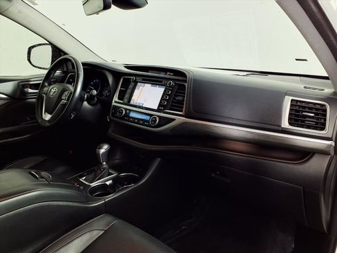 Used 2017 Toyota Highlander AWD V6 image 10