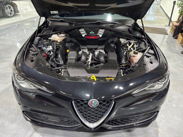 Used 2018 Alfa Romeo Giulia Quadrifoglio w/ Driver Assist Dynamic Package RWD image 44