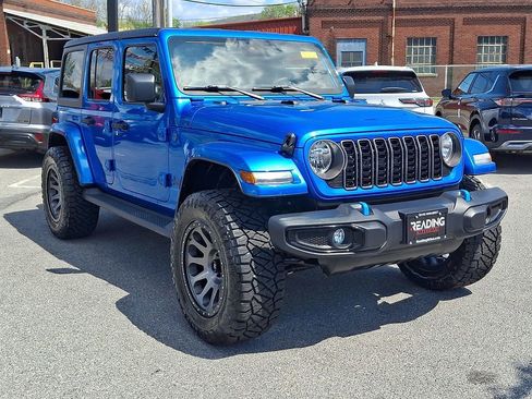 Used 2024 Jeep Wrangler Unlimited w/ Convenience Group image 4