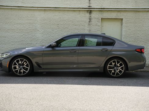 Used 2021 BMW 530i w/ M Sport Package RWD image 4