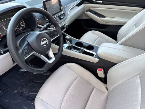 Used 2025 Nissan Altima 2.5 SV FWD image 9