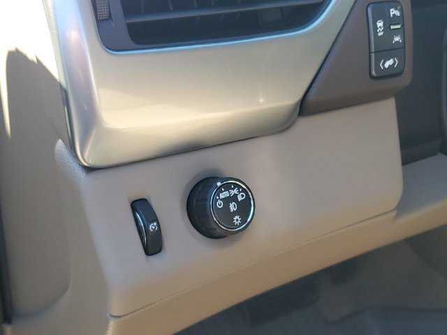 Used 2018 Chevrolet Suburban Premier RWD image 17