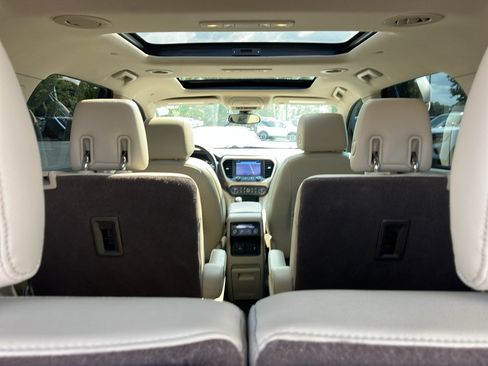 Used 2019 GMC Acadia Denali w/ Technology Package AWD/4WD image 28