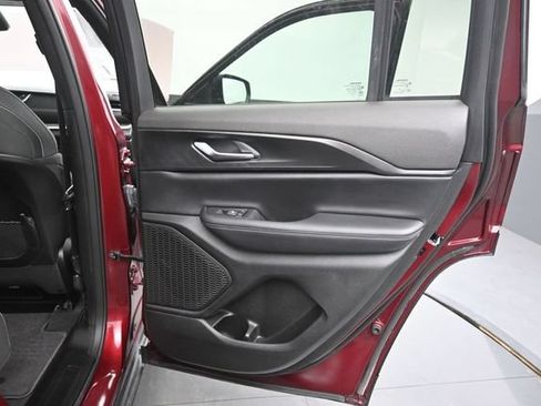 Used 2024 Jeep Grand Cherokee Laredo AWD/4WD image 16