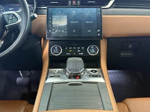 Used 2024 Jaguar F-PACE R-Dynamic S AWD/4WD image 23