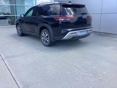 Used 2023 Nissan Pathfinder SL w/ Lighting Package (N92) AWD/4WD image 4