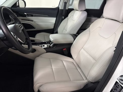 Used 2025 Kia Telluride SX w/ SX Captain's Chair Package FWD image 11