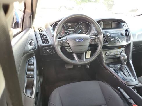 Used 2018 Ford Focus SE FWD image 11
