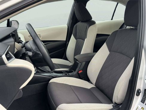 Used 2025 Toyota Corolla LE FWD image 19