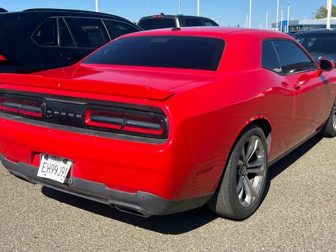 Used 2022 Dodge Challenger R/T RWD image 4