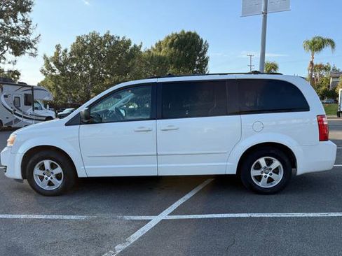 Used 2010 Dodge Grand Caravan Hero FWD image 3