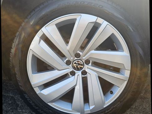 Used 2021 Volkswagen Atlas Cross Sport SE w/ Panoramic Sunroof Package image 36