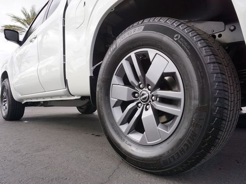 Certified 2025 Nissan Frontier SV image 6