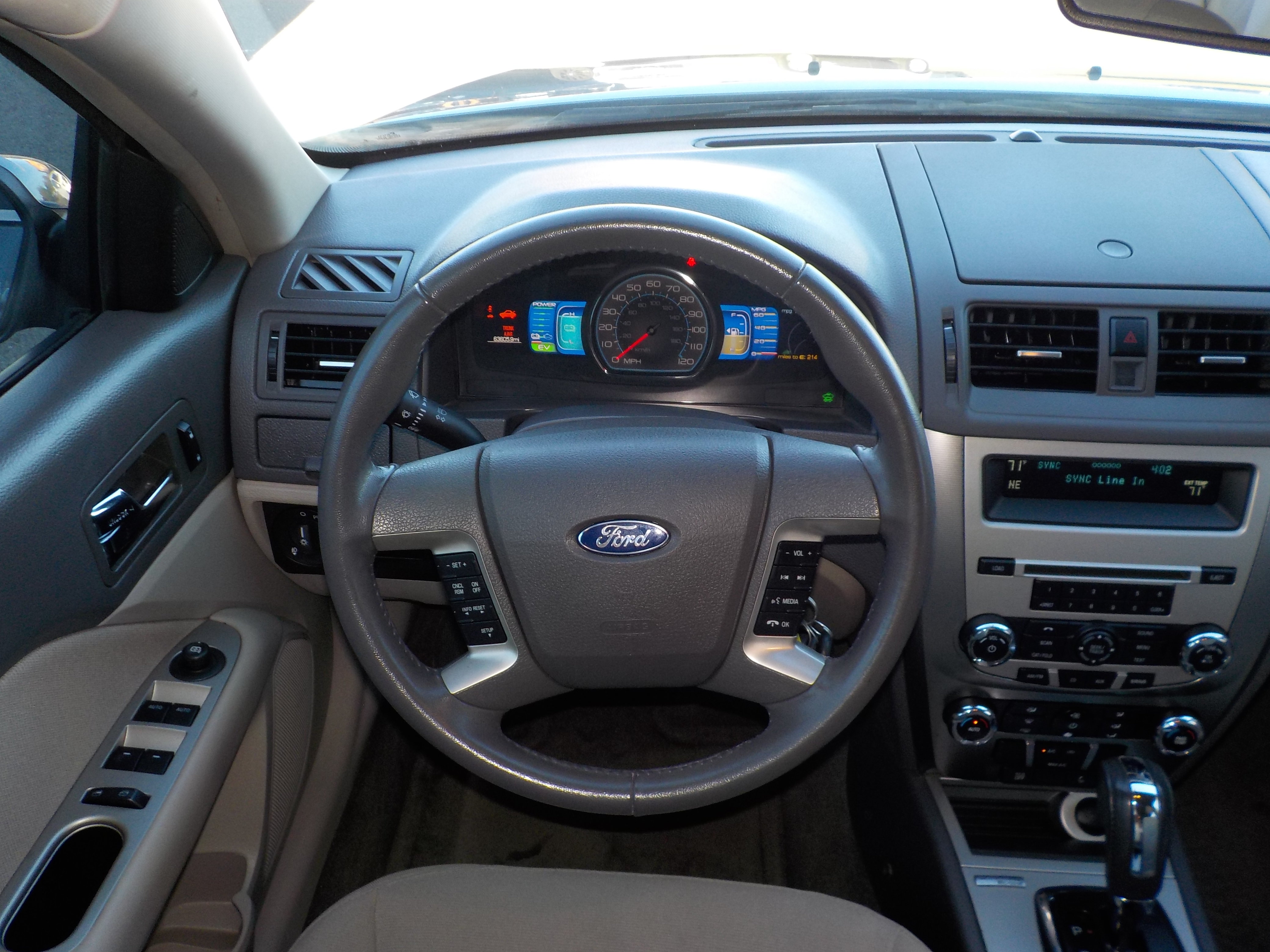 Used 2012 Ford Fusion Hybrid FWD image 18