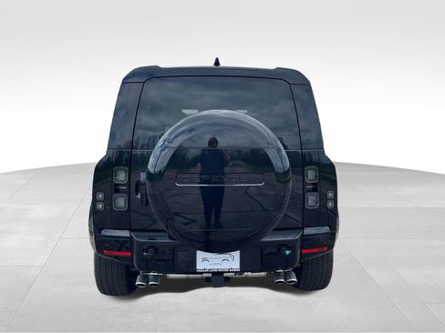New 2026 Land Rover Defender 110 V8 image 4