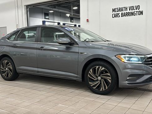 Used 2019 Volkswagen Jetta SEL Premium image 3