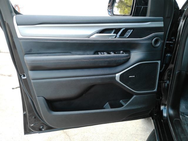 Used 2025 Jeep Wagoneer L Series II AWD/4WD image 11
