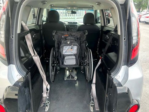 Used 2016 Kia Soul + image 26