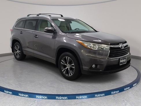 Used 2016 Toyota Highlander XLE image 4