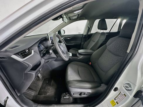 Used 2025 Toyota RAV4 XLE AWD/4WD image 13